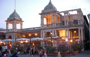 Caff� Margherita sul lungomare di Viareggio